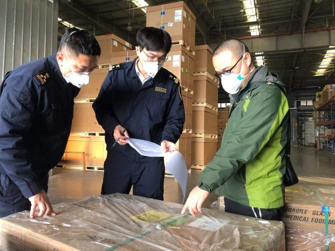 防疫物资出口运输查验现场图